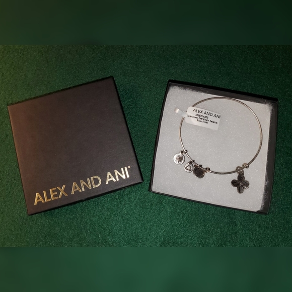 Alex and Ani St. Patrick's Day Lucky Clover NWT - Picture 2 of 6